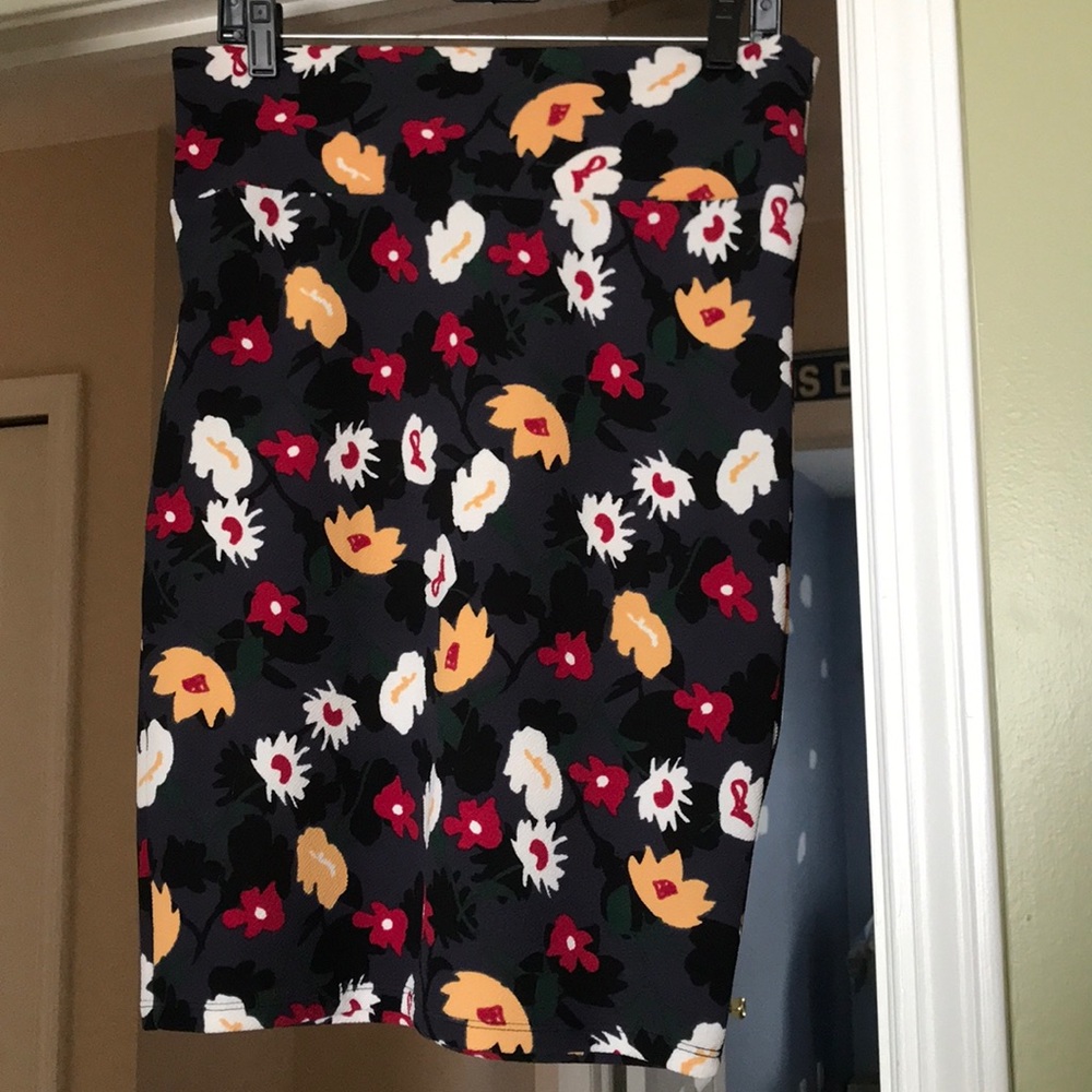 LuLaRoe Cassie skirt size medium EUC
